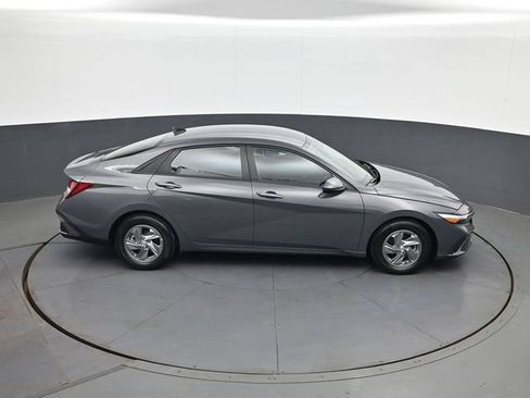 Used 2024 Hyundai Elantra SE FWD image 28