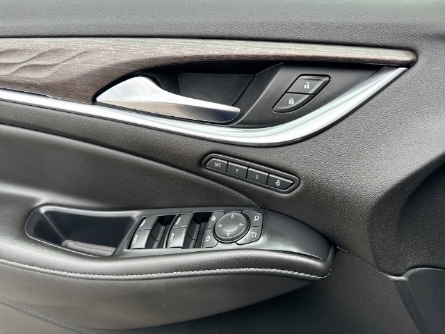 Used 2022 Buick Enclave Avenir w/ Avenir Technology Package AWD/4WD image 23
