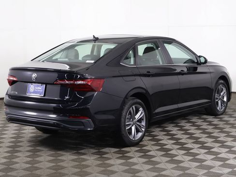 Used 2024 Volkswagen Jetta SE FWD image 11