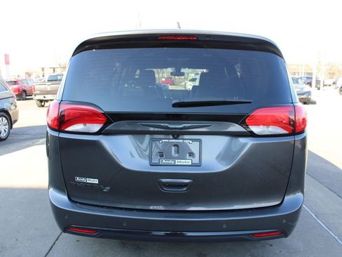 Used 2018 Chrysler Pacifica Touring-L w/ Premium Audio Group image 8