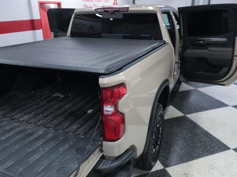 Used 2022 Chevrolet Silverado 1500 ZR2 w/ Technology Package AWD/4WD image 32