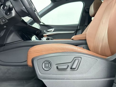 Used 2022 Audi e-tron Premium AWD/4WD image 12