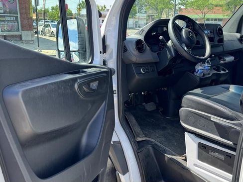 Used 2023 Mercedes-Benz Sprinter 2500 image 12