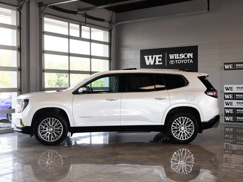 Used 2025 GMC Acadia Denali AWD/4WD image 1