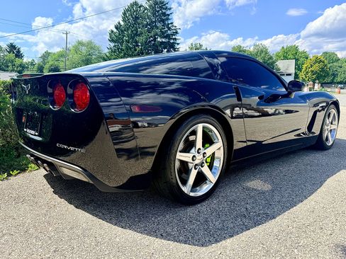Used 2005 Chevrolet Corvette Coupe w/ Preferred Equipment Group RWD image 4