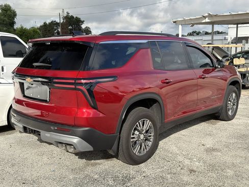 Used 2026 Chevrolet Traverse LT w/ Driver Confidence Package FWD image 4