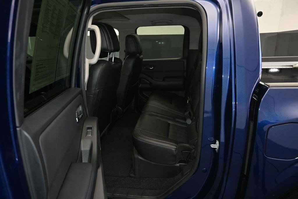Used 2023 Nissan Frontier SV w/ SV Premium Package AWD/4WD image 18
