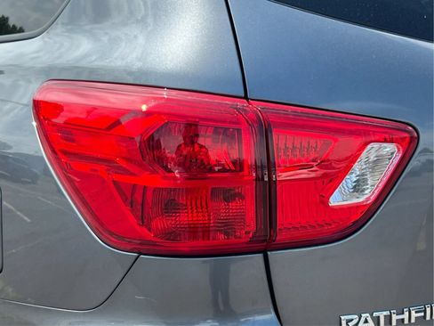 Used 2017 Nissan Pathfinder Platinum w/ Cargo Package AWD/4WD image 34