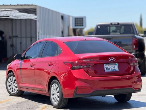 Used 2022 Hyundai Accent SE FWD image 2