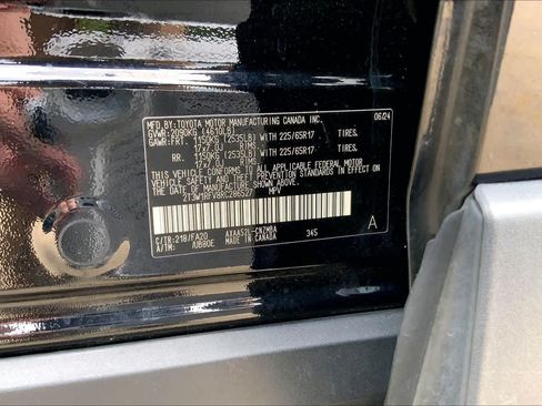 Used 2024 Toyota RAV4 XLE FWD image 32
