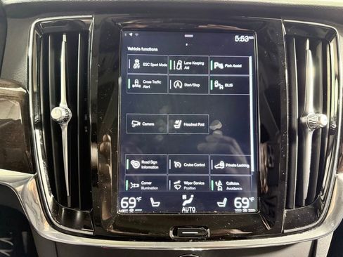 Used 2019 Volvo S90 T6 Momentum image 21