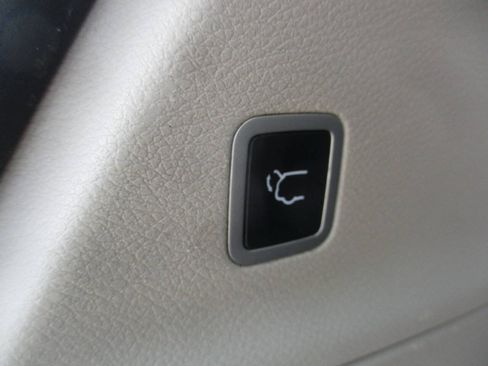 Used 2020 Chrysler Voyager Lxi FWD image 33