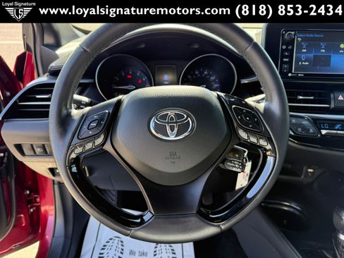Used 2018 Toyota C-HR XLE FWD image 18