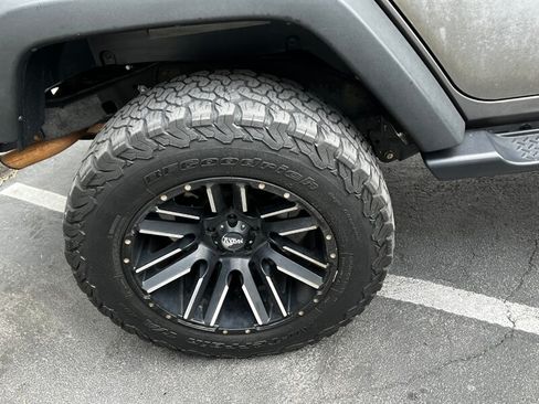 Used 2017 Jeep Wrangler Unlimited Sport w/ Quick Order Package 24S AWD/4WD image 13