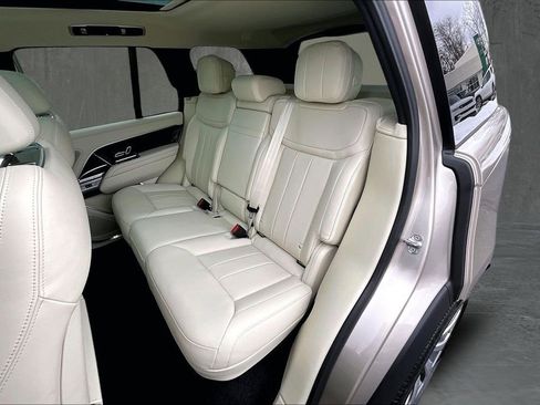 Used 2025 Land Rover Range Rover SE image 22