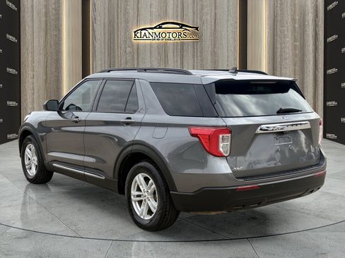 Used 2022 Ford Explorer XLT image 5
