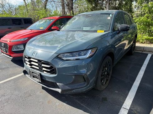 Used 2023 Honda HR-V Sport image 3