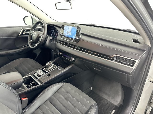 Used 2023 Mitsubishi Outlander SE AWD/4WD image 29