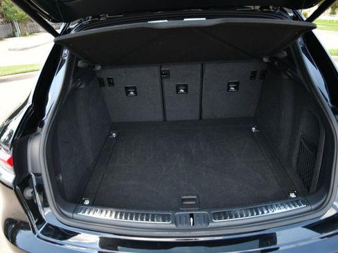 Used 2024 Porsche Macan AWD/4WD image 7