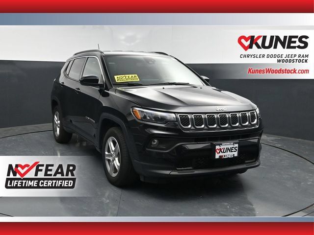 Used 2024 Jeep Compass Latitude AWD/4WD image 1