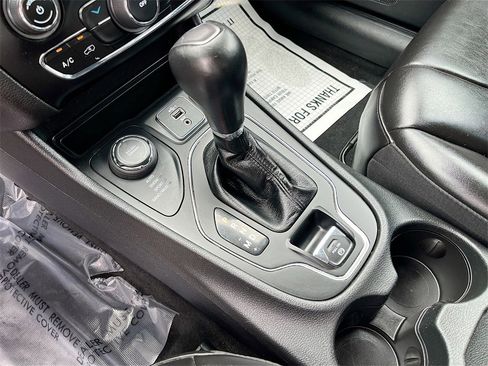 Used 2021 Jeep Cherokee Latitude Plus w/ Sun & Sound Group image 16