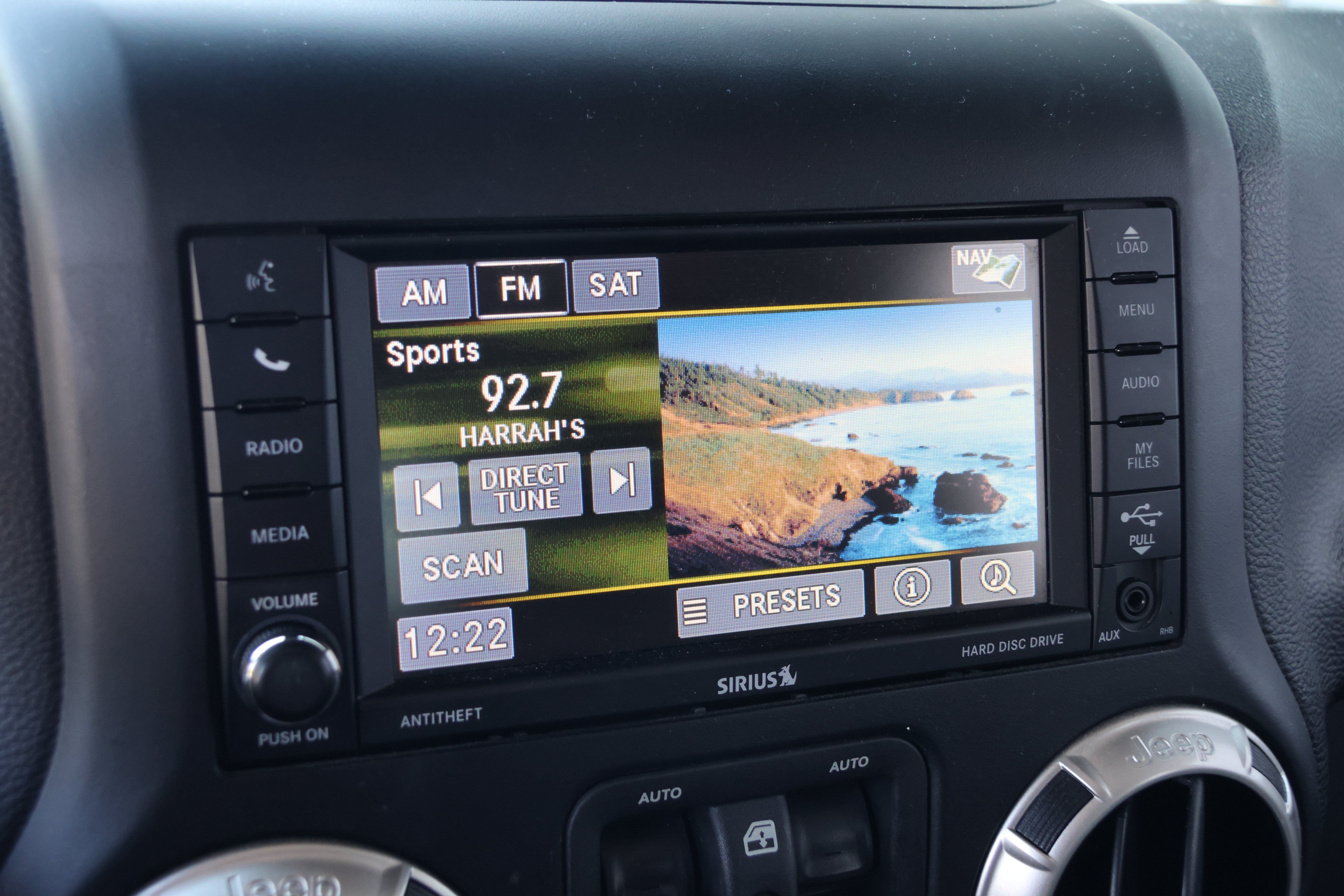 Used 2017 Jeep Wrangler Unlimited Sahara w/ Connectivity Group AWD/4WD image 20