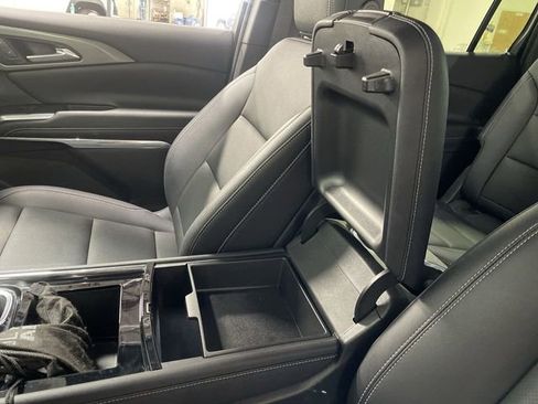 Used 2025 Chevrolet Traverse LT AWD/4WD image 21
