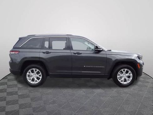 Used 2023 Jeep Grand Cherokee Limited image 3