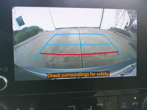 Used 2023 Toyota Highlander XLE image 41