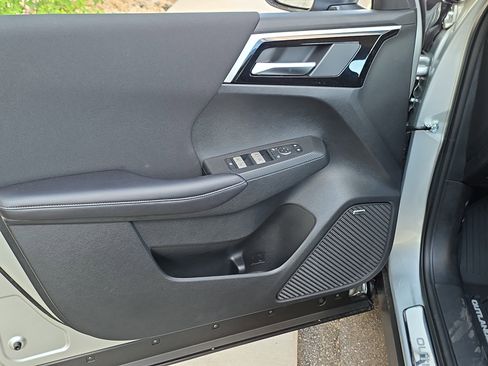 New 2026 Mitsubishi Outlander ES image 10