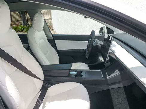 Used 2021 Tesla Model Y Long Range AWD/4WD image 16