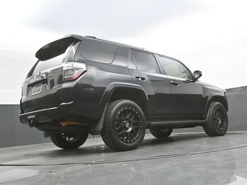 Used 2017 Toyota 4Runner SR5 AWD/4WD image 38