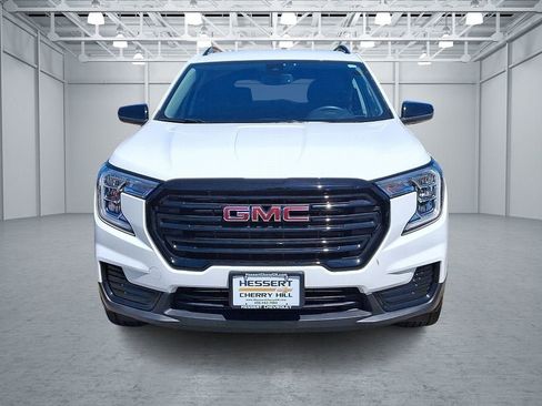 Certified 2023 GMC Terrain SLE w/ Driver Convenience Package AWD/4WD image 3