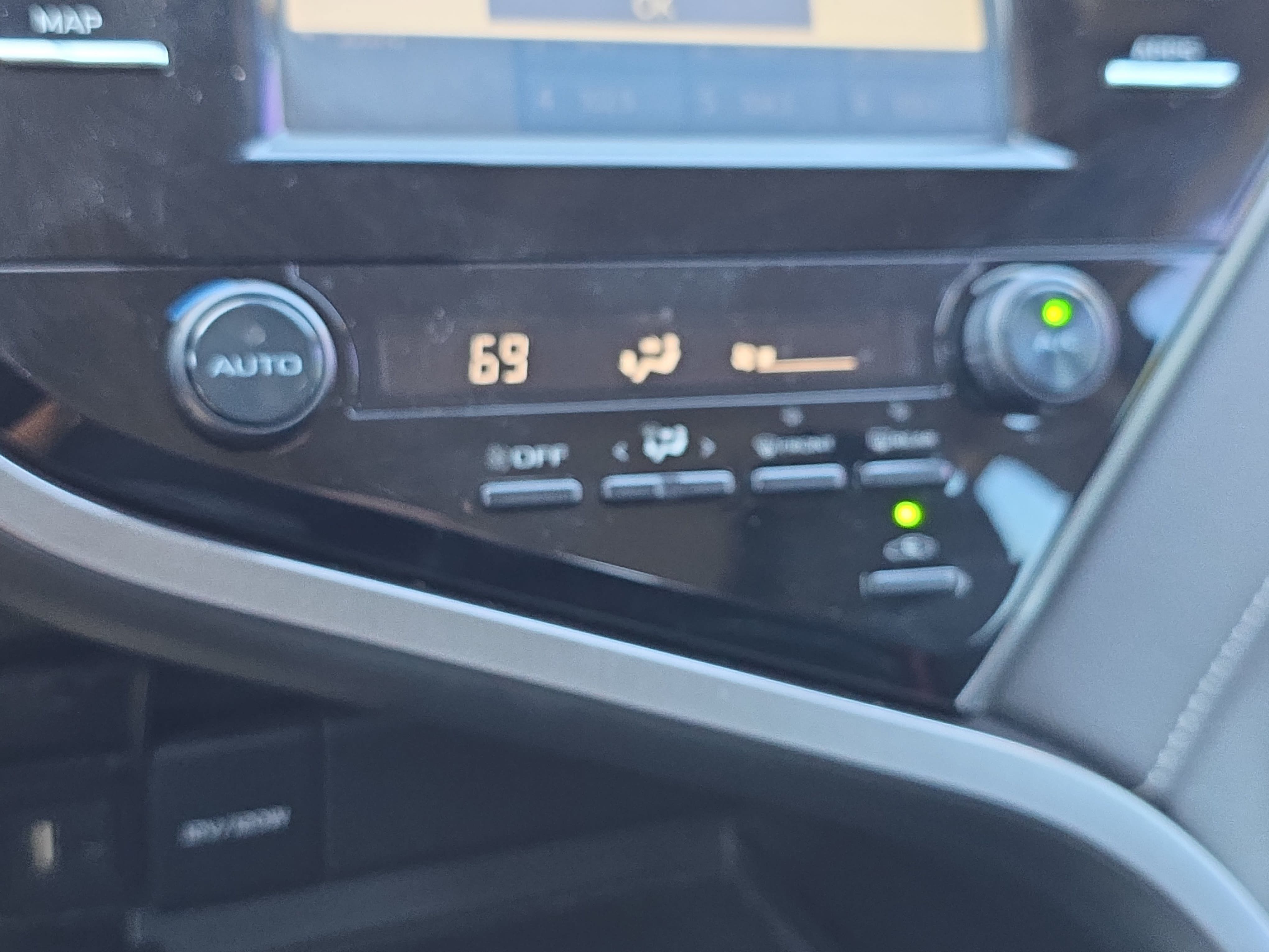 Used 2019 Toyota Camry SE FWD image 21