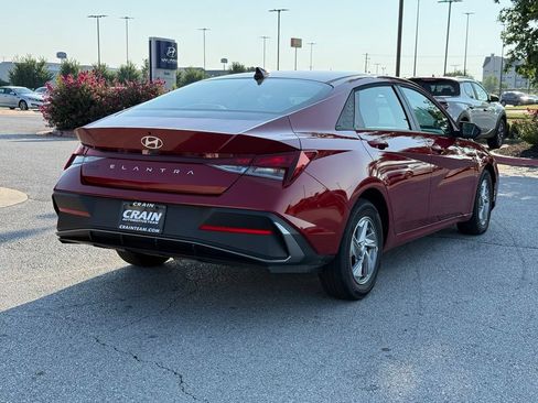Certified 2025 Hyundai Elantra SE FWD image 7