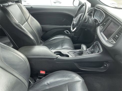 Used 2017 Dodge Challenger GT w/ Driver Convenience Group image 10