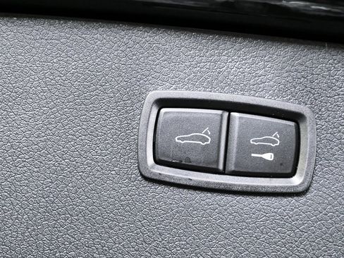 New 2026 Porsche Macan Turbo image 31