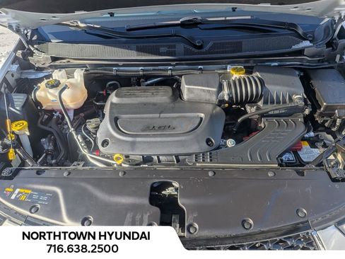 Used 2024 Chrysler Pacifica Touring-L image 42