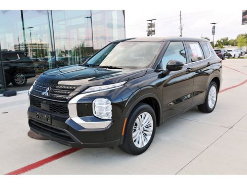 Used 2024 Mitsubishi Outlander ES image 3