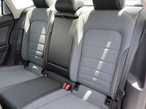 Used 2025 Volkswagen Jetta SE FWD image 7