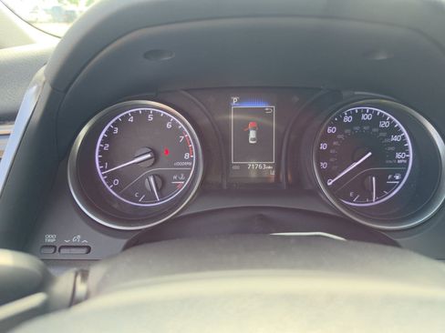 Used 2021 Toyota Camry SE w/ Blackout Package (TMS) FWD image 11
