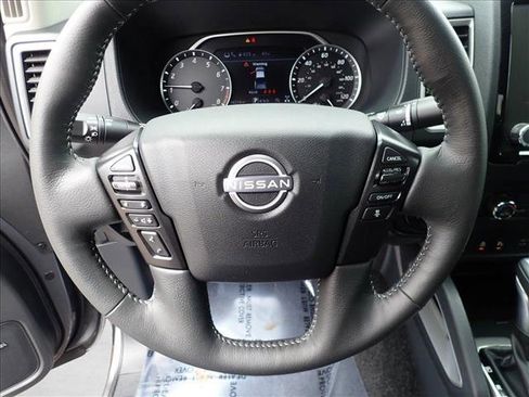 Used 2023 Nissan Frontier SV w/ SV Convenience Package AWD/4WD image 12