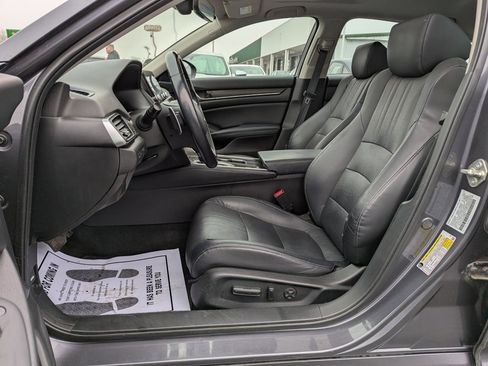 Used 2018 Honda Accord Touring image 10