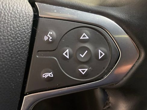 Used 2023 Chevrolet Traverse LT image 32