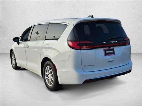 New 2027 Chrysler Pacifica Select FWD image 9