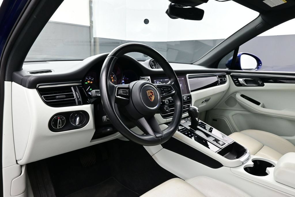 Certified 2023 Porsche Macan S AWD/4WD image 4