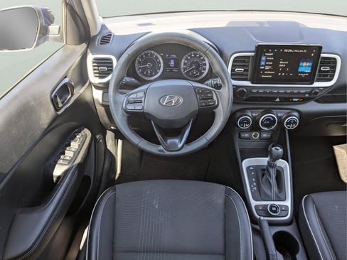 Used 2022 Hyundai Venue Limited FWD image 13