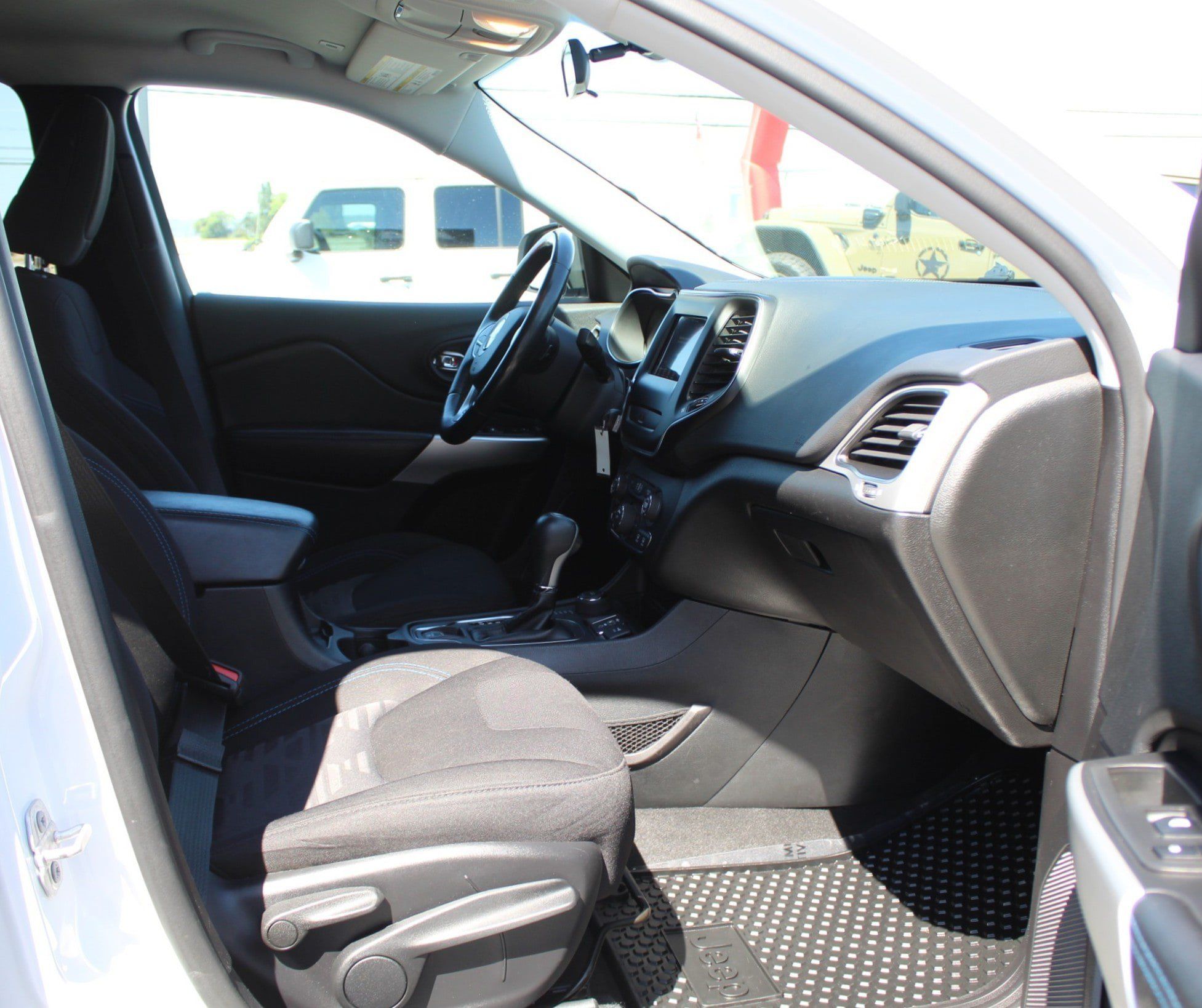 Used 2019 Jeep Cherokee Sport AWD/4WD image 24