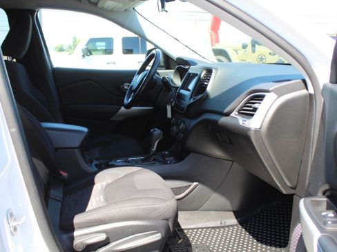 Used 2019 Jeep Cherokee Sport AWD/4WD image 24