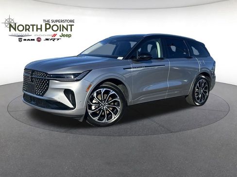 Used 2024 Lincoln Nautilus Reserve image 1